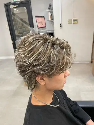 ショート カマタ ハルキのヘアスタイル