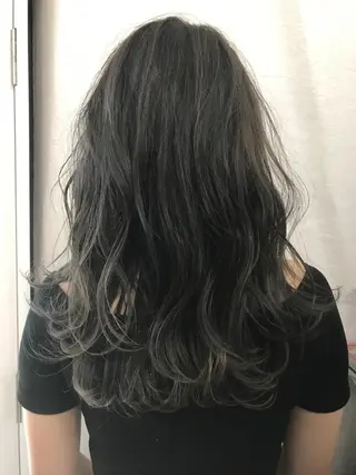 セミロング カラー ヘアアレンジ 白髪ぼかしハイライト バレイヤージュヤマトのヘアスタイル