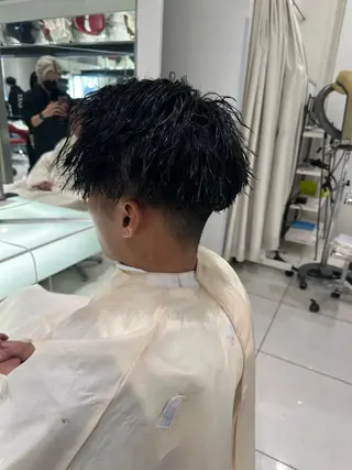 ショート パーマ メンズ 築山 寿輝也のヘアスタイル