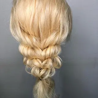 ロング ヘアアレンジ 鶴﨑 美優亜のヘアスタイル