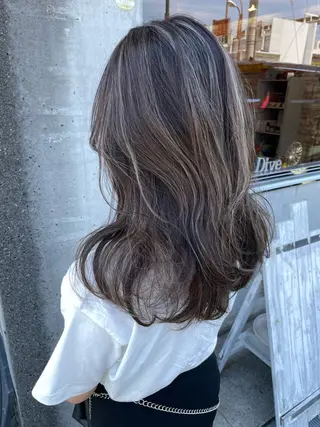 セミロング シモダ クルミのヘアスタイル