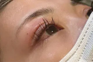 マツエク・マツパ Modek's 西宮 akariのヘアスタイル