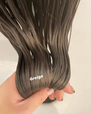 ロング カラー shiori ﾍﾞｰｼﾞｭｶﾗｰのヘアスタイル
