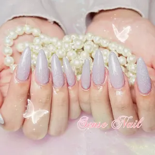 ネイル 🦋 Queenieのネイルデザイン