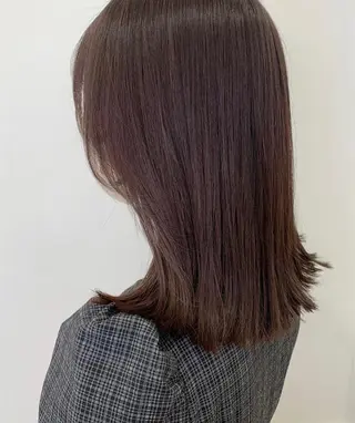 ミディアム カラー ぱつっとボブ/ 小野あかねのヘアスタイル