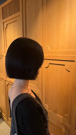 ミディアム 山根 里緒のヘアスタイル