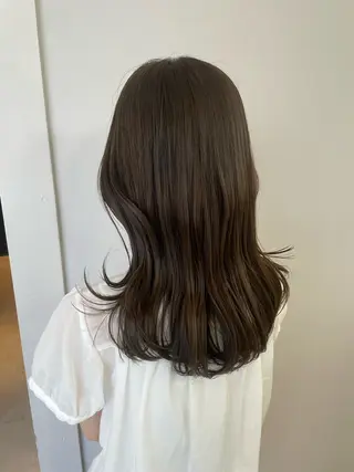 セミロング カラー ayano / 透明感・くすみカラーのヘアスタイル