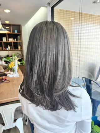 ロング カラー ツキダテ ユイのヘアスタイル