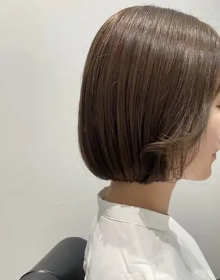ショート カラー 江坂 misaki のヘアスタイル