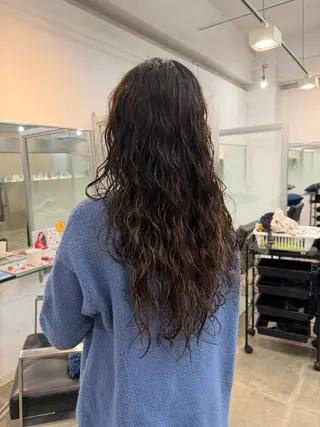 ロング パーマ Eowl hair&spa所属・ヘントナ カイのヘアスタイル