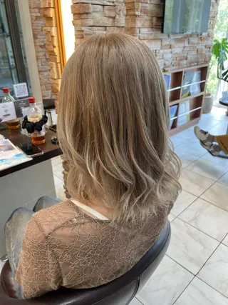 セミロング 垢抜け透明感カラー 🌻篠崎梓🌻のヘアスタイル
