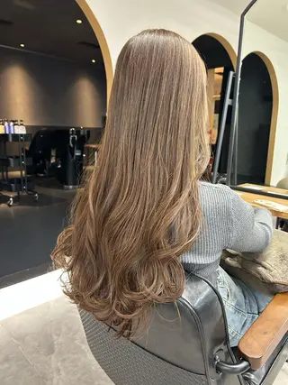 ロング カラー Emitas.　井上 真奈美のヘアスタイル