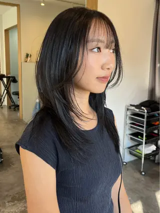 ミディアム カラー YUI／レイヤー カット/透明感カラーのヘアスタイル