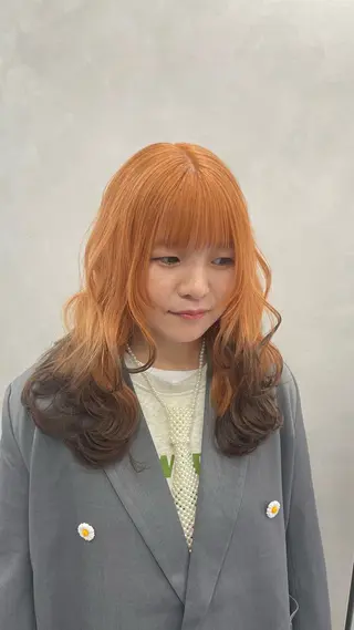 セミロング カラー SERINA/ウルフ 、デザインカラーのヘアスタイル