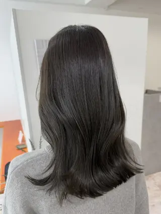 カラー セミロング piLLon 心斎橋のヘアスタイル