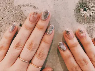 ショート カラー ネイル マツエク・マツパ illum hicariのネイルデザイン