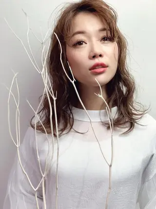 ミディアム カラー パーマ ヘアアレンジ キッズ ネイル 岩崎 克秀のヘアスタイル