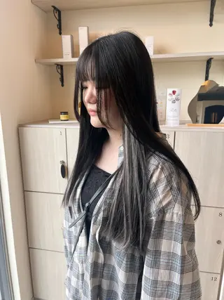 ロング カラー 渡邊 唯のヘアスタイル