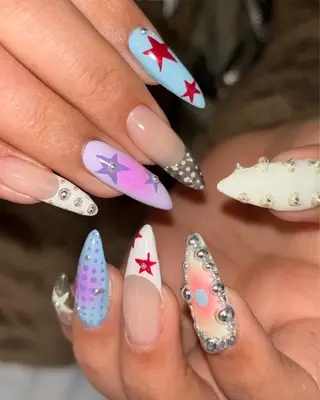 ネイル 🪐富島彩夏 /海外nail🪐のネイルデザイン