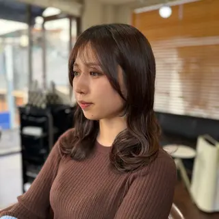 セミロング 尾崎 海璃のヘアスタイル