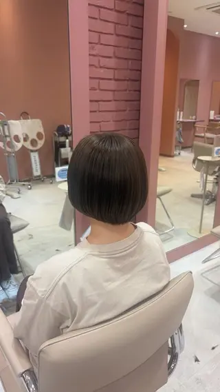 ショート カラー 聖菜/ hina /レイヤー/艶カラーのヘアスタイル