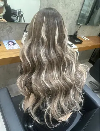 ロング カラー ヘアアレンジ vizz by el yts 北谷エクステのヘアスタイル