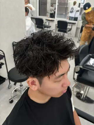 ショート パーマ メンズ ✨️センターパート/ 曲がる縮毛矯正✨️のヘアスタイル