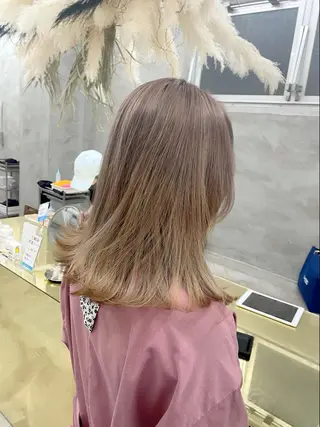 ミディアム カラー レイヤーカット 🪩yurikaのヘアスタイル