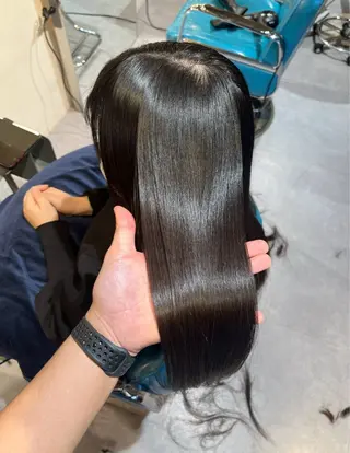 セミロング 必ず笑顔で帰っていた だきます！安田祐貴のヘアスタイル