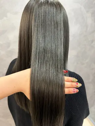 セミロング encount by mahalo 千葉所属・加賀文乃/ハイトーン /艶カラー/派手髪のヘアスタイル