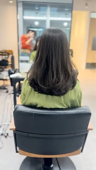 ミディアム カラー パーマ ヘアアレンジ メンズ キッズ レイヤーカット／顔周 りカット/縮毛矯正のヘアスタイル