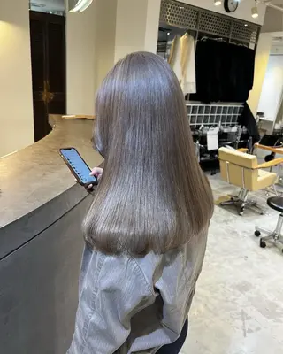 カラー シロマ ライカのヘアスタイル