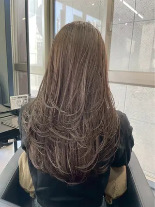 ロング カラー 𝗮𝘆𝘂𝗺𝗶 ハイトーン🎀のヘアスタイル