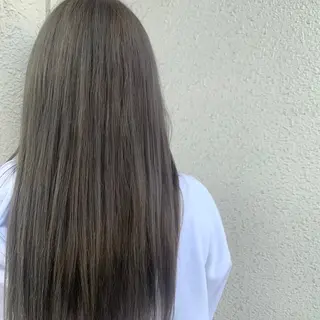 ロング カラー 芥川 未優のヘアスタイル