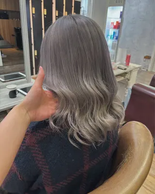 セミロング レイヤーカット/ ハイトーン/ミノリのヘアスタイル