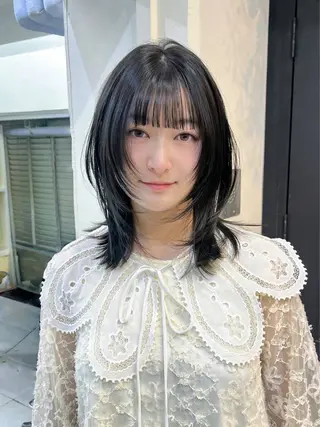 ミディアム カラー Airi 韓国y2k ハイレイヤーのヘアスタイル