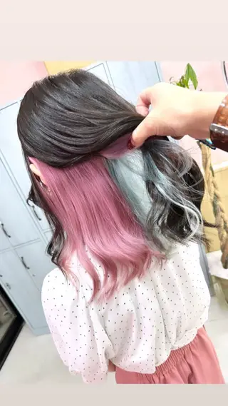 セミロング カラー 2次元カラー/ ブリーチMANATOのヘアスタイル