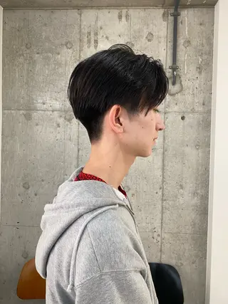 ショート メンズ センターパート/ニ ュアンスパーマのヘアスタイル