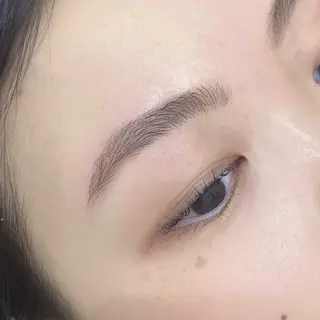 アイブロウ マキノ キョウカのヘアスタイル