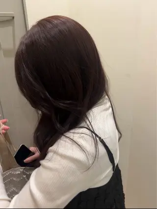 ロング カラー 鳴海 美海のヘアスタイル