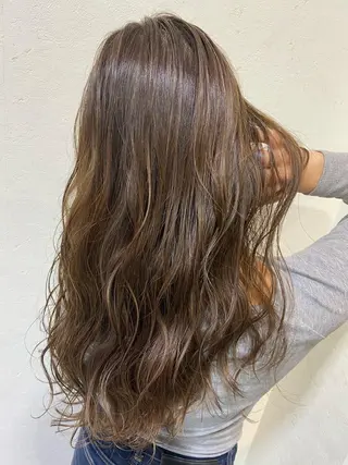 ロング カラー mina .のヘアスタイル