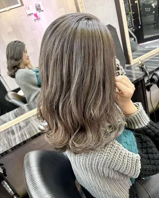セミロング カラー 紺野 愛美のヘアスタイル