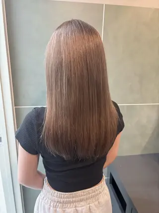 ロング カラー 伊藤 ゆいなのヘアスタイル