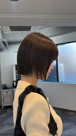 ショート レイヤー✂︎ぷつボブ 艶カラー🤍noaのヘアスタイル