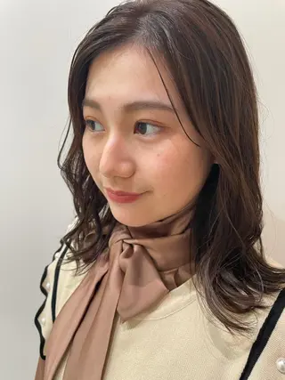 ミディアム カラー 高梨 菜々のヘアスタイル