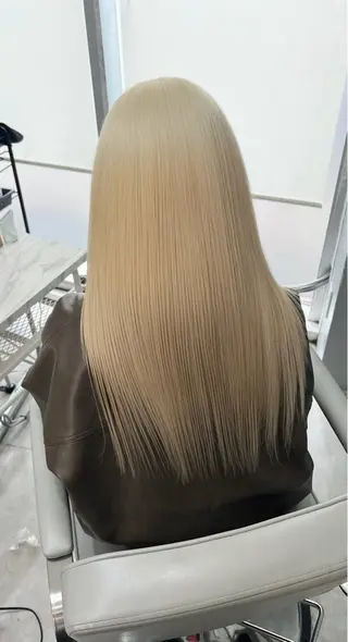 ミディアム カラー 🫧艶ダブルカラー ブリーチ🫧トモヤのヘアスタイル