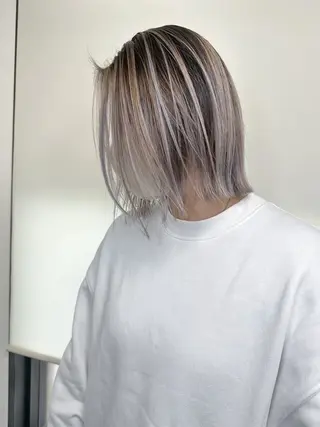 ショート カラー ブリーチカラー🫧 森　凪沙のヘアスタイル