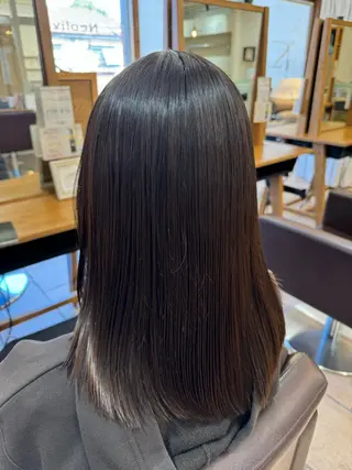 ミディアム カラー 菅野 美咲のヘアスタイル