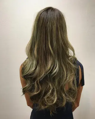 ロング カラー 吉森 満俊のヘアスタイル