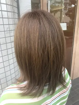 セミロング カラー 金沢 広美のヘアスタイル